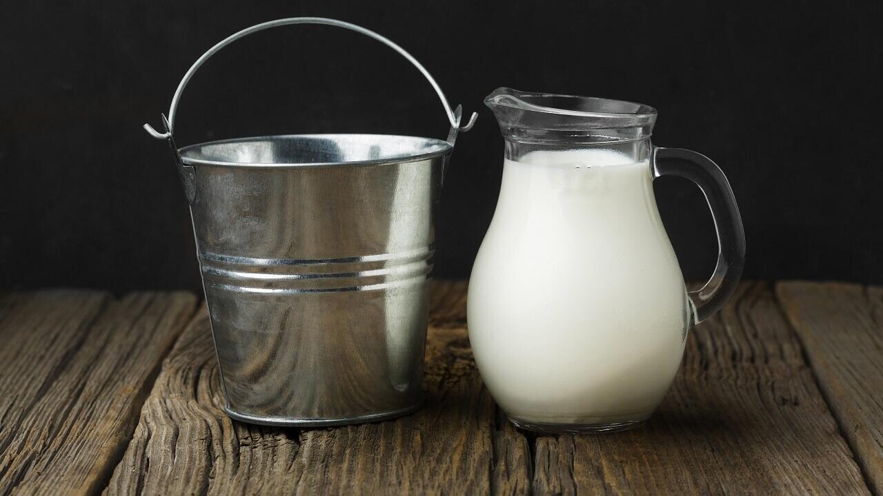 Минсельхозпрод ввел новые надбавки к ценам на закупаемые у населения молоко и скот