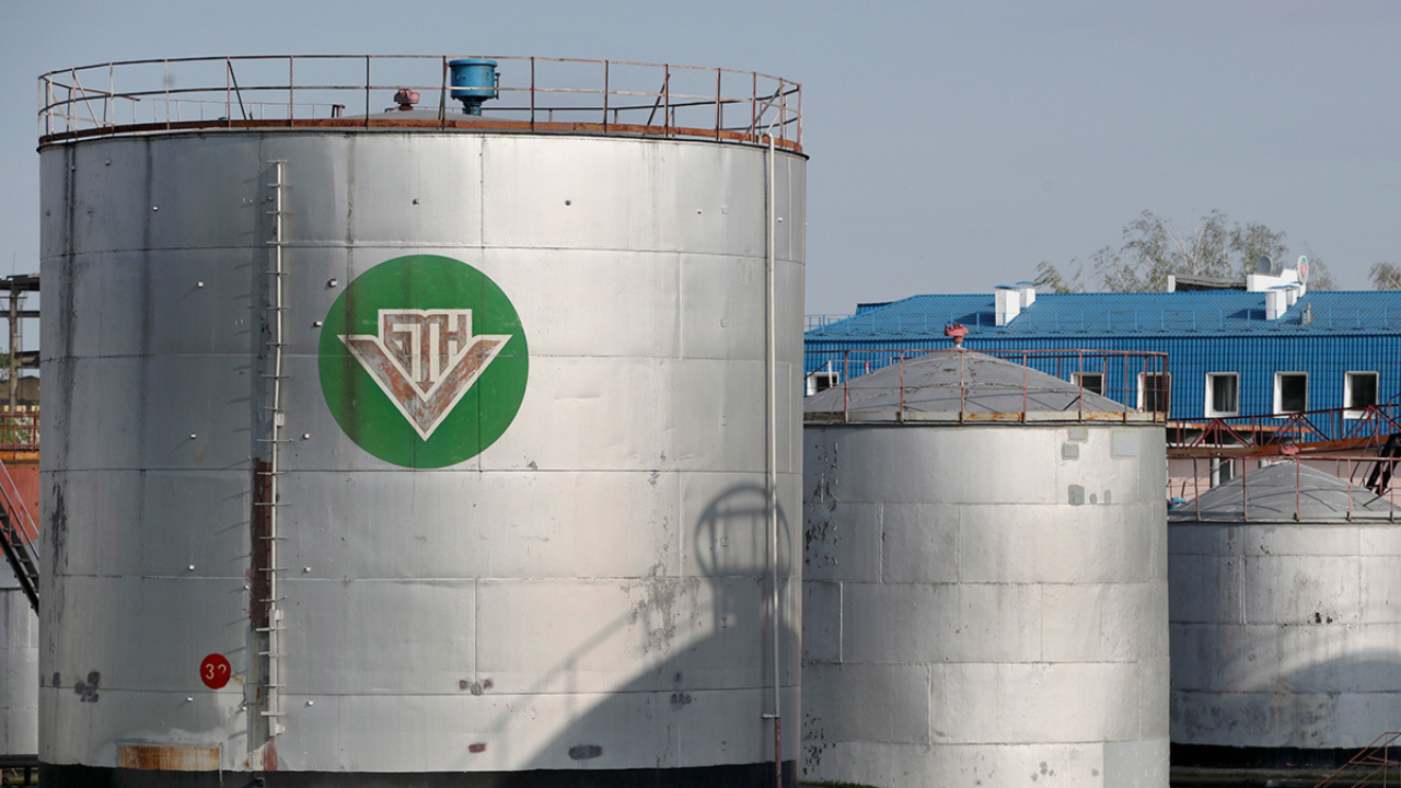 «Белоруснефть» ищет работников. Кого и на какие зарплаты?