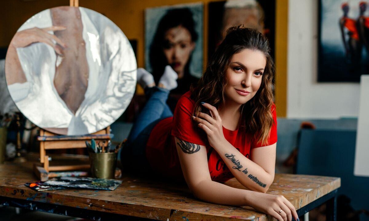 Вместо $500 с трех мест стала получать $2000 как программист, а потом уволилась. История о непростом пути к любимой работе